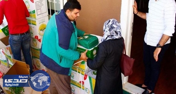 الحملة الوطنية السعودية تستكمل توزيع أطقم الأواني المنزلية والحقيبة الصحية للاجئين السوريين