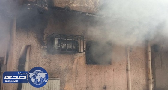 إخلاء ٤٨ شخصا إثر حريق بناية في مكة