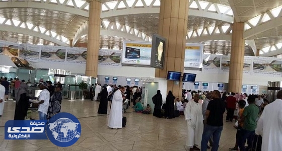 ضبط فتاة وشاب سعوديين حاولا تصوير رجال الأمن بمطار الملك خالد خلسة