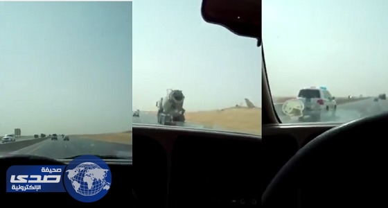 بالفيديو.. مطاردة أمنية لهارب في طريق صلبوخ