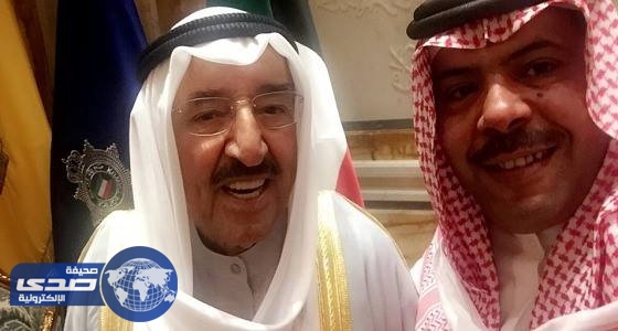 «العجمي» يعرب عن سعادته بمصافحة أمير الكويت بعد منحه الجنسية