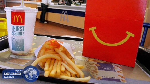 طفل يسرق سيارة والده للحصول على شطيرة بٌرجر