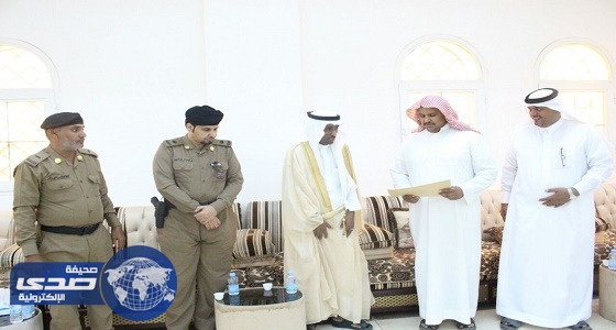 محافظ صبيا ينقل تعازي القيادة وأمير جازان لأسرة الشهيد العاتي