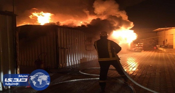 بالصور.. السيطرة على حريق في بركسات لعمال بحديقة الملك فهد بالطائف
