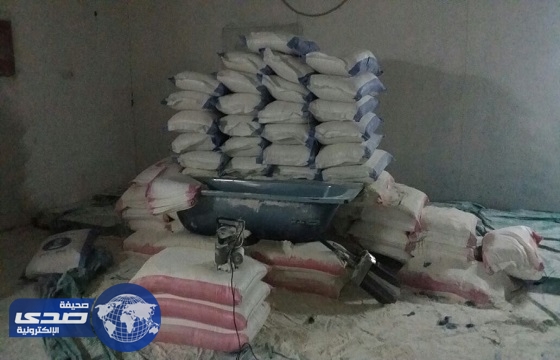 ضبط 920 كيلو دقيق مجهولة المصدر بالقنفذة