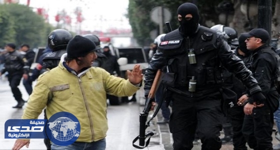 معتصمون بالقيروان التونسية يهددون بحرق أنفسهم