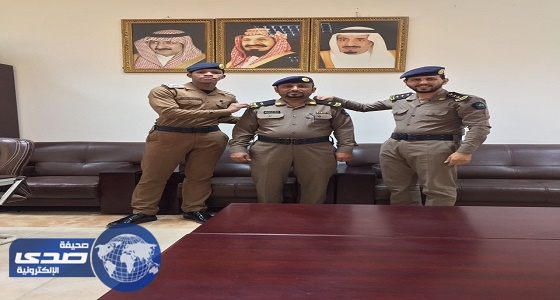 مدير الدفاع المدني بمحافظة الحجرة يقلد الزهراني رتبته الجديدة