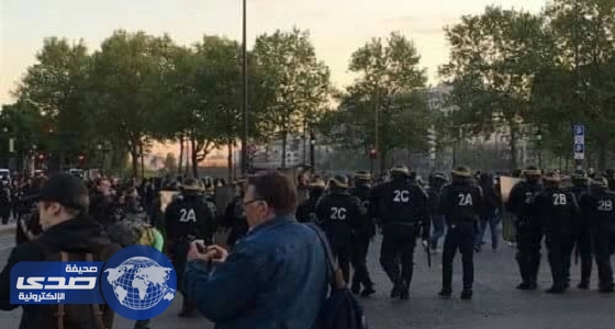 اشتباكات بين ناشطين وقوات الأمن الفرنسي عقب اعلان نتائج الرئاسة