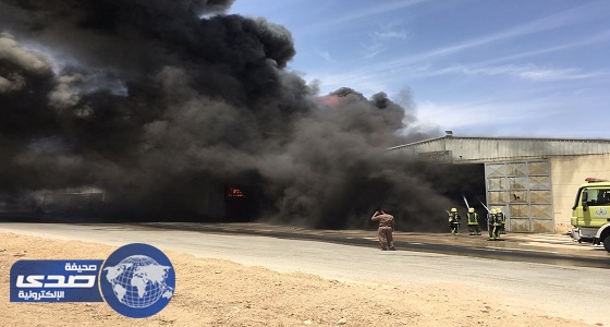 مدني الرياض يباشر حريق مستودع بحي السلي دون إصابات