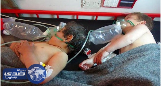 بالفيديو.. بكاء هستيري لسوري فقد عائلته في هجوم «شيخون» الكيميائي