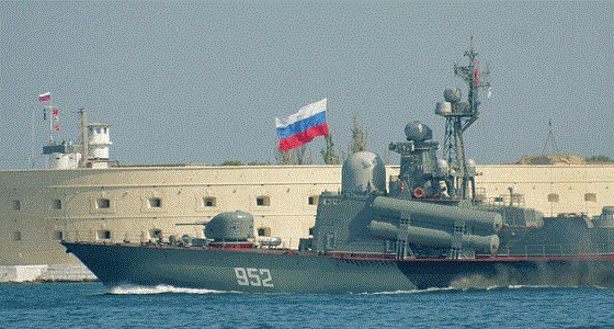 إنقاذ 45 جنديا روسيا وغرق 15إثر اصطدام سفينة حربية روسية بأخرى