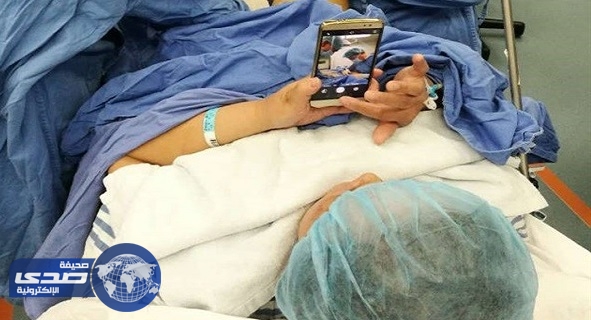 عجوز صينية تصور الأطباء أثناء إجراء عمليتها الجراحية