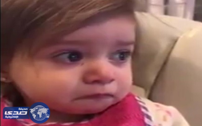 بالفيديو.. طفلة تبكي لتأثرها بأغنية &#8221; أنا كٌلي ملكك &#8221; لشيرين عبدالوهاب
