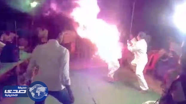 بالصور.. هندي يٌشعل النيران في نفسه لعدم انصياع زوجته له