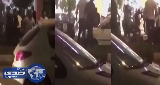 بالفيديو.. اشتباكات بالأيدي والكراسي في انتخابات الرئاسة الإيرانية