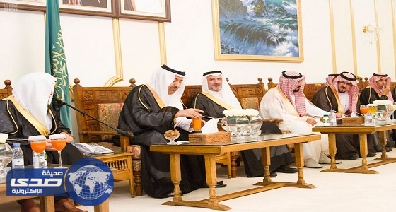 بالصور.. أمير الباحة يستقبل المهنئين بحلول شهر رمضان