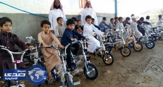 تكريم معلم بجازان لتحفيزه طلابه بـ24 دراجة