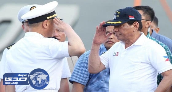 بالصور.. الرئيس الفلبيني يفاجئ ترمب بعد دعوته لزيارة أمريكا