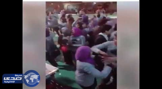 بالفيديو.. وصلة رقص بين طلاب جامعة الإسكندرية على أنغام المهرجانات