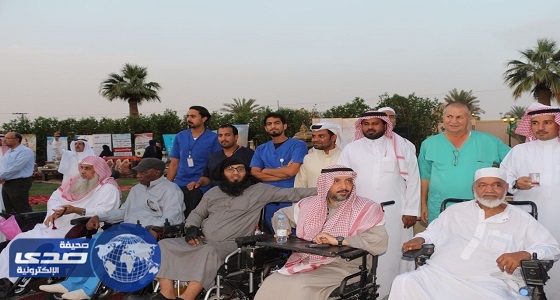 بالصور.. الأمير نايف بن ثنيان يكرم مجموعة من نزلاء مستشفى النقاهة