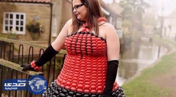 بريطاني يٌحدث ثورة في عالم الموضه بأستخدام ” البالونات “