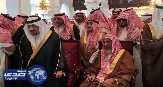 بالصور.. أمير الرياض والمفتي في مقدمة مودعي السديري