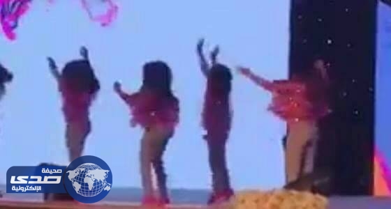 فيديو صادم لرقص طالبات في حفل مدرسي.. ومغردون: من يسعى لقتل الحياء في بناتنا