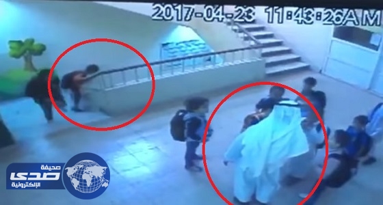 بالفيديو.. لحظة سقوط ” طالب المدينة ” من الدور الثاني