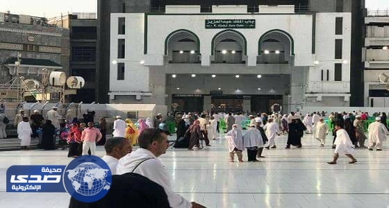 شؤون الحرمين تفتح باب الملك عبدالعزيز استعداداً لشهر رمضان