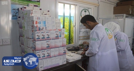 صيدلية العيادات التخصصية السعودية تصرف مئات الوصفات الطبية للاجئين السوريين بالزعتري