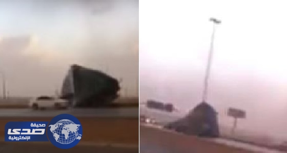 بالفيديو.. «نطيطة أطفال» كادت تسبب كارثة على طريق «مكة- الرياض» السريع