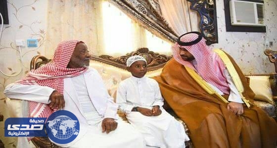 نائب أمير جازان ينقل تعازي القيادة لذوي الشهيد آل سلطان في أبوعريش