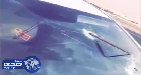 بالفيديو.. مواطن يروي تفاصيل نجاته من الموت إثر حادث بأحد الطرق السريعة