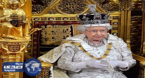 الملكة إليزابيث تأمر بحضور العائلة المالكة وجميع الموظفين بالقصور