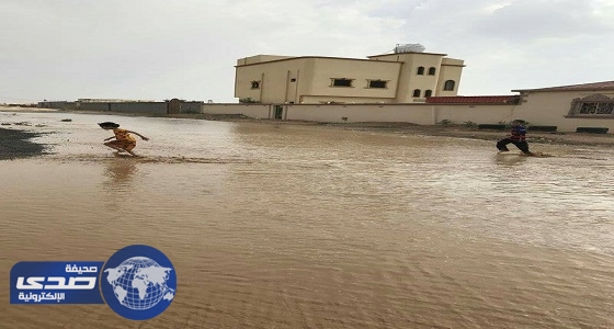 أهالي عاند الطائف يتهمون الأمانة والنقل بالتسبب في غرق مدينتهم .. صور