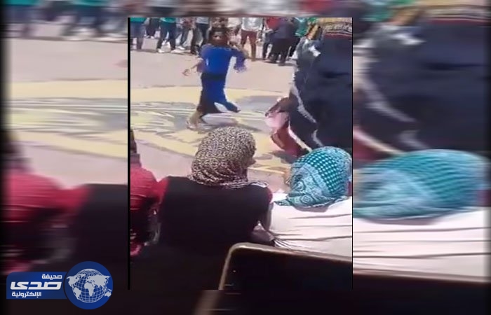 بالفيديو .. راقصة في الحرم الجامعي تُثير الغضب بمصر