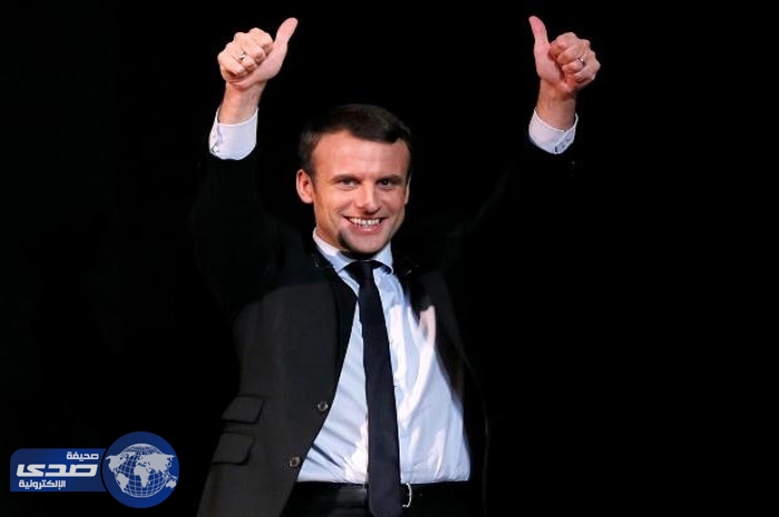 صورة قديمة للرئيس الفرنسي الجديد إيمانويل ماكرون أشعلت قلوب الفتيات