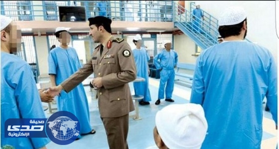 السجون تودع النزلاء المشمولين بالعفو الملكي الكريم بمناسبة شهر رمضان بالورود والهدايا