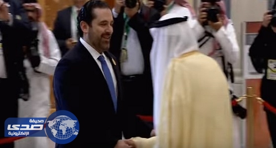 بالفيديو.. خادم الحرمين بمازح رئيس وزراء لبنان بسبب ذقنه