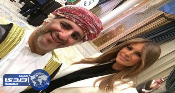 بالصور.. صحفي عماني يستغل قمة الرياض ويلتقط  ” سيلفي ” مع عدد من الزعماء