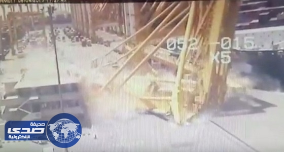 بالفيديو.. سقوط رافعة بميناء &#8221; جبل علي &#8220;