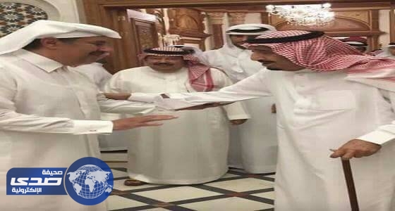 حقيقة صورة الملك سلمان مع حمد بن جاسم