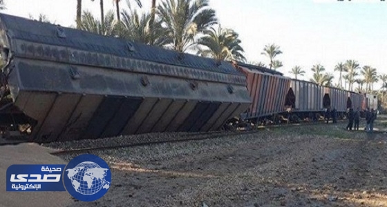 انقلاب قطار بضائع بمصر يشل حركة القطارات