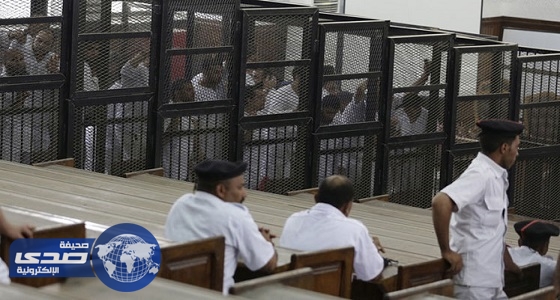 محكمة عسكرية تقضي بالمؤبد لـ 55 متهما بحرق مدرعة شرطة بمصر