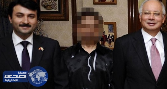 الجارديان تبرز صورة لرئيس وزراء ماليزيا برفقة كرامان المعتقل التركي