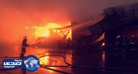 بالصور.. «مدني جدة» يكثف تحقيقاته لكشف أسباب حريق سوق كيلو 7