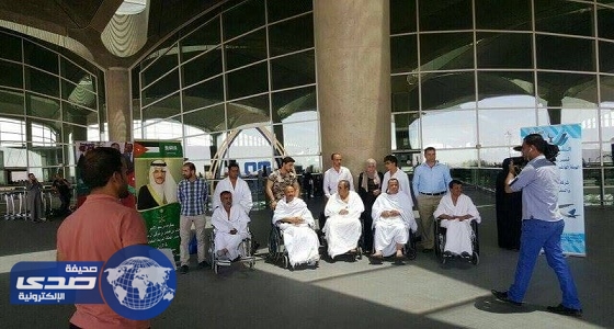 بالصور .. القافلة الثالثة من معتمري المتقاعدين العسكريين تنطلق من الأردن