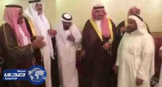 بالفيديو.. محافظ العيص يعفو عن مطلق النار عليه خلال ‏زيارته للمدينة