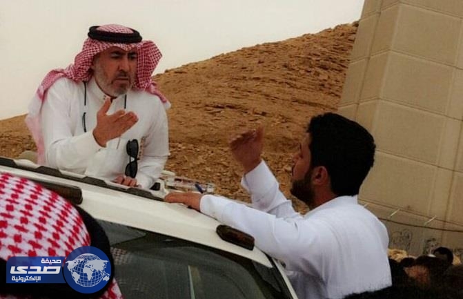 بالفيديو.. مشادات في مزاد المرور بسبب رفض بيع سيارة