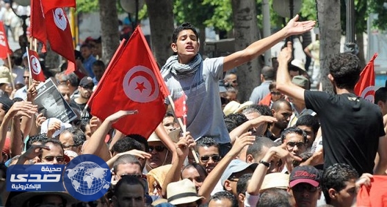 الأمن التونسي يفرق مظاهرة احتجاجية حاولت إغلاق محطة ضخ نفط بالجنوب